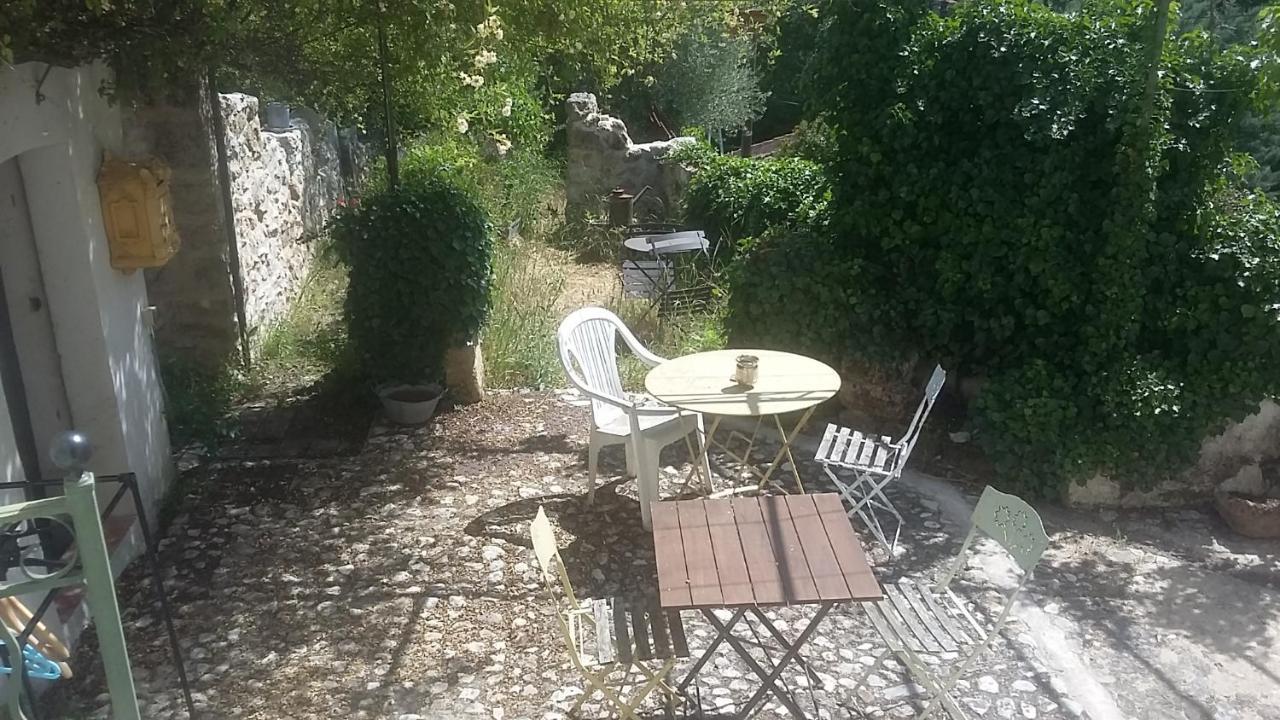 Appartement Dans Hameau Provencal 阿洛 外观 照片