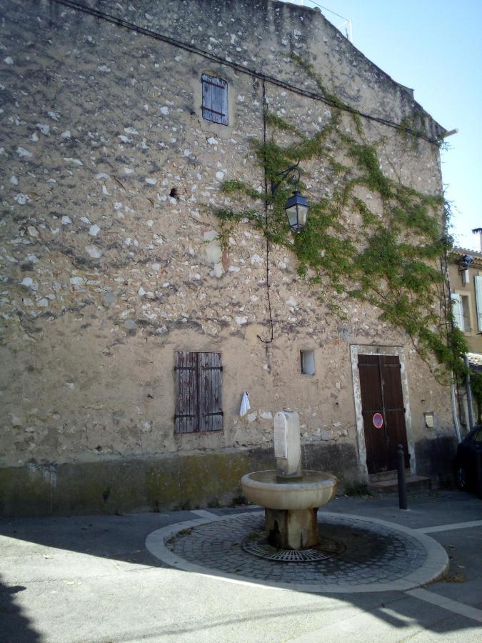 Appartement Dans Hameau Provencal 阿洛 外观 照片