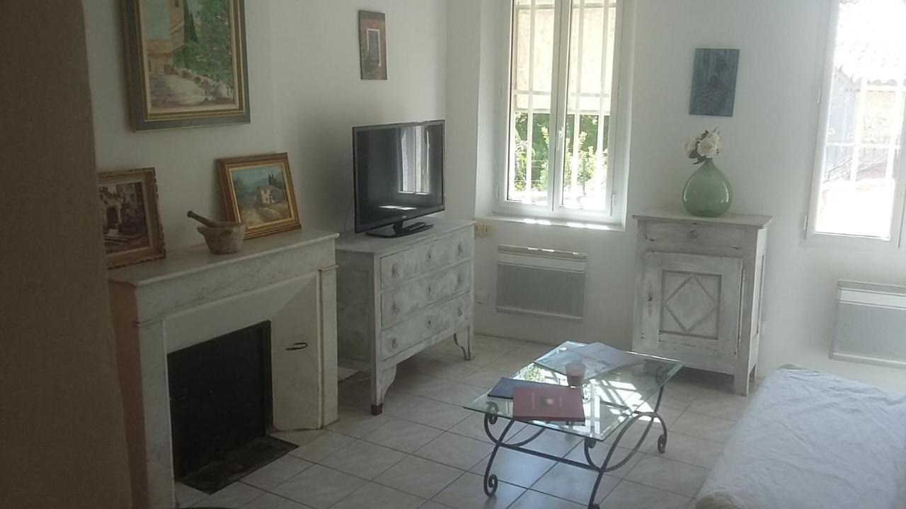 Appartement Dans Hameau Provencal 阿洛 外观 照片